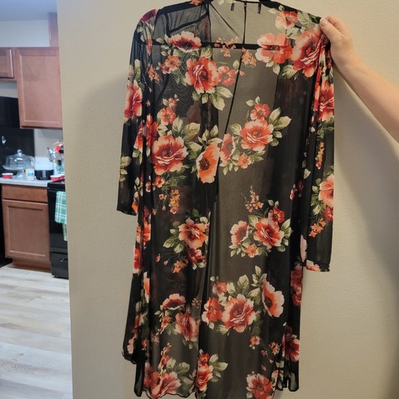 Woman's shawls size 18 (5 items) - Picture 3 of 10